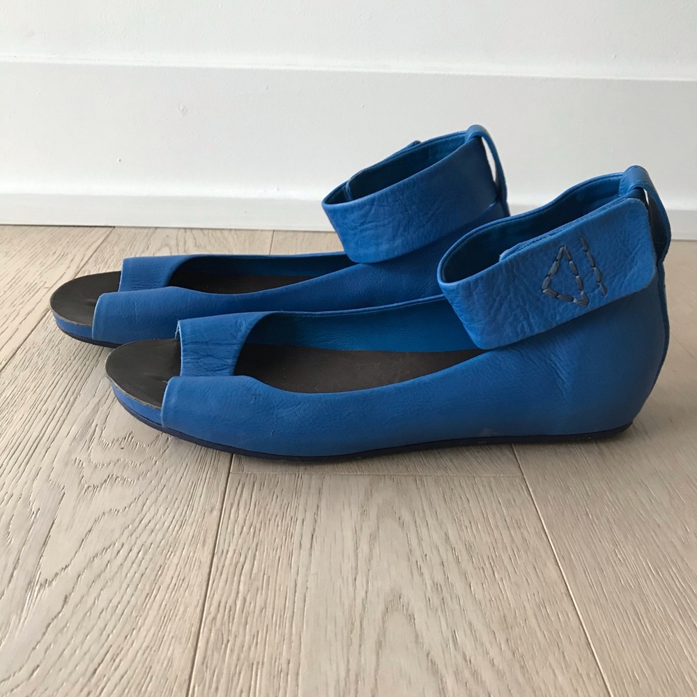 Theory blue peep toes 7.5